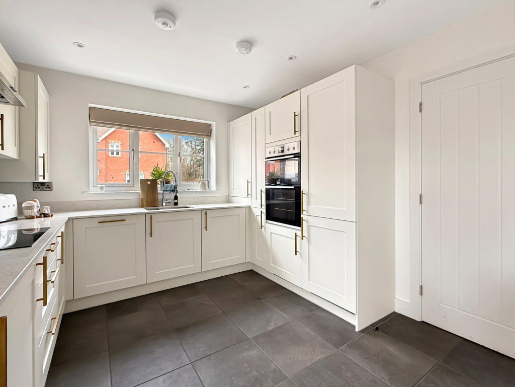 The Clayfields, Allscott, Telford, TF6 photo 3