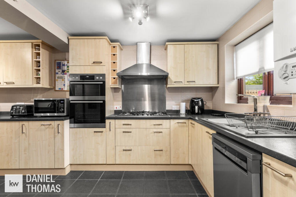 Horseshoe Close, Waltham Abbey, EN9 photo 3