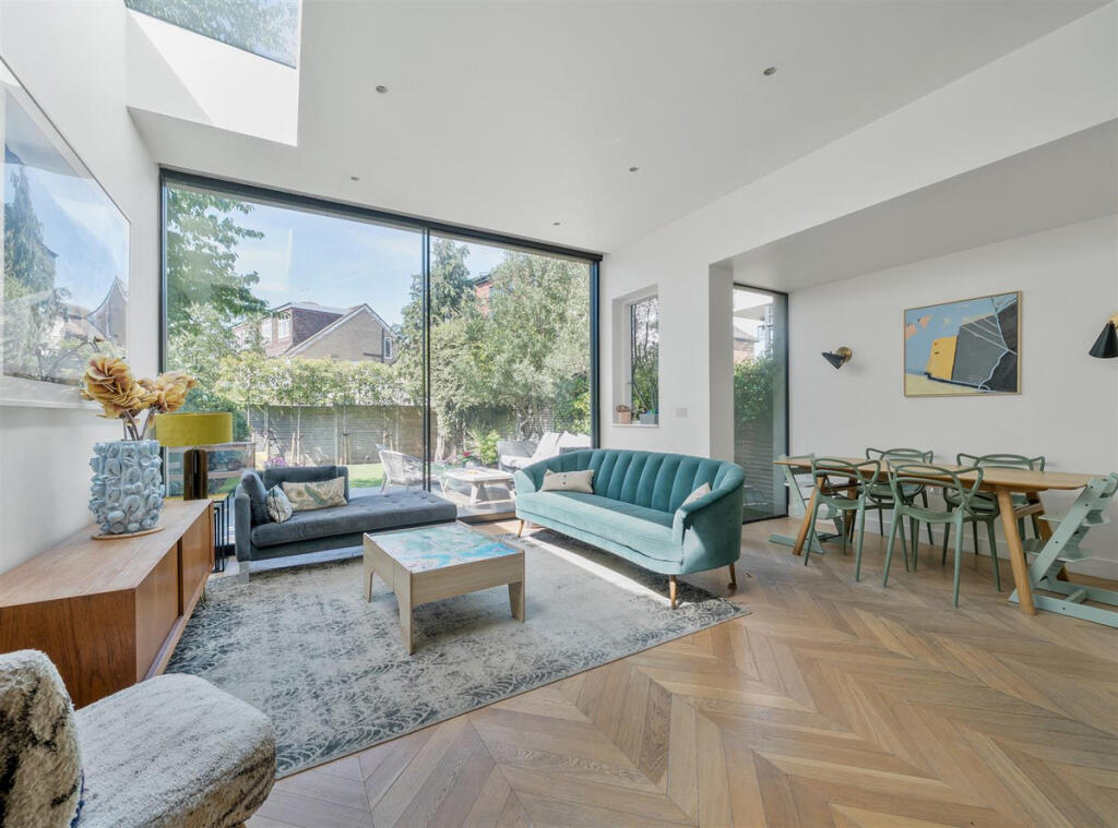 House in London, Brondesbury Park, Brondesbury - View 3