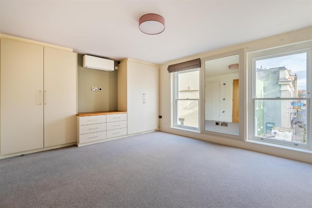 Main image of property: Oakfield Place, Bristol, BS8