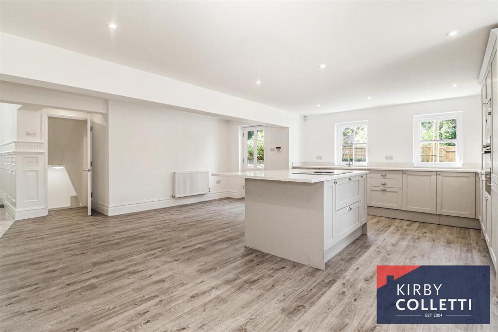 House in East Hertfordshire, Kings Hill, Ware - More