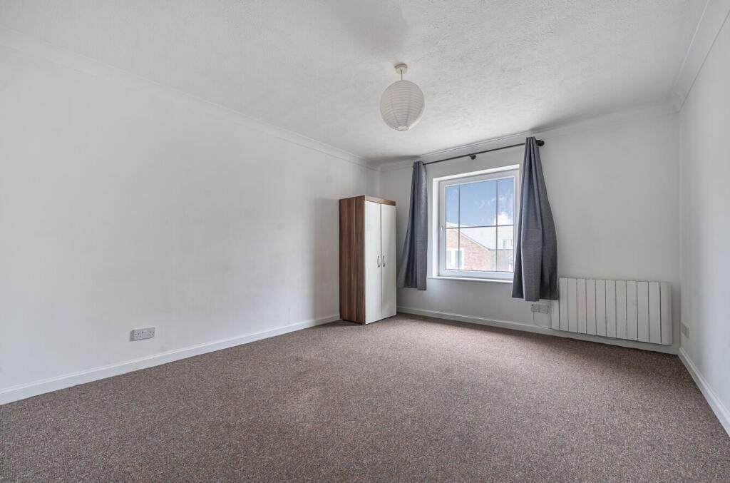 Waterloo Court, Norfolk Street, PO21 photo 4