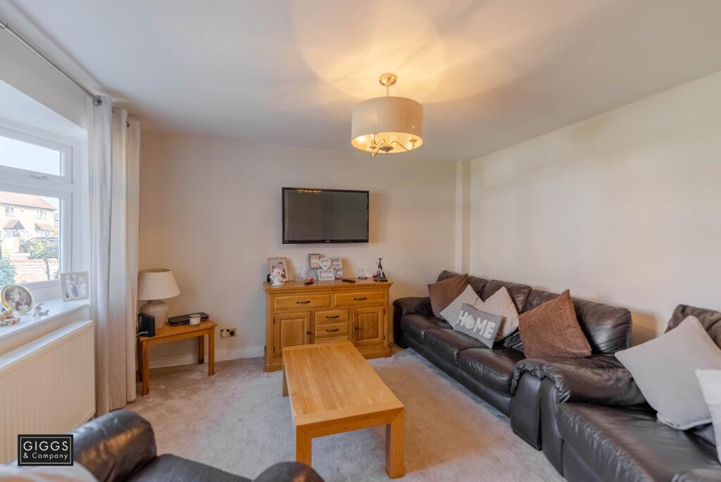 Shakespeare Road, Eaton Socon, St. Neots, Cambridgeshire, PE19 photo 3