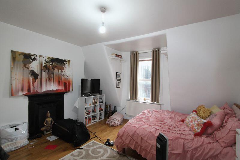 Main image of property: Fashion Street, London