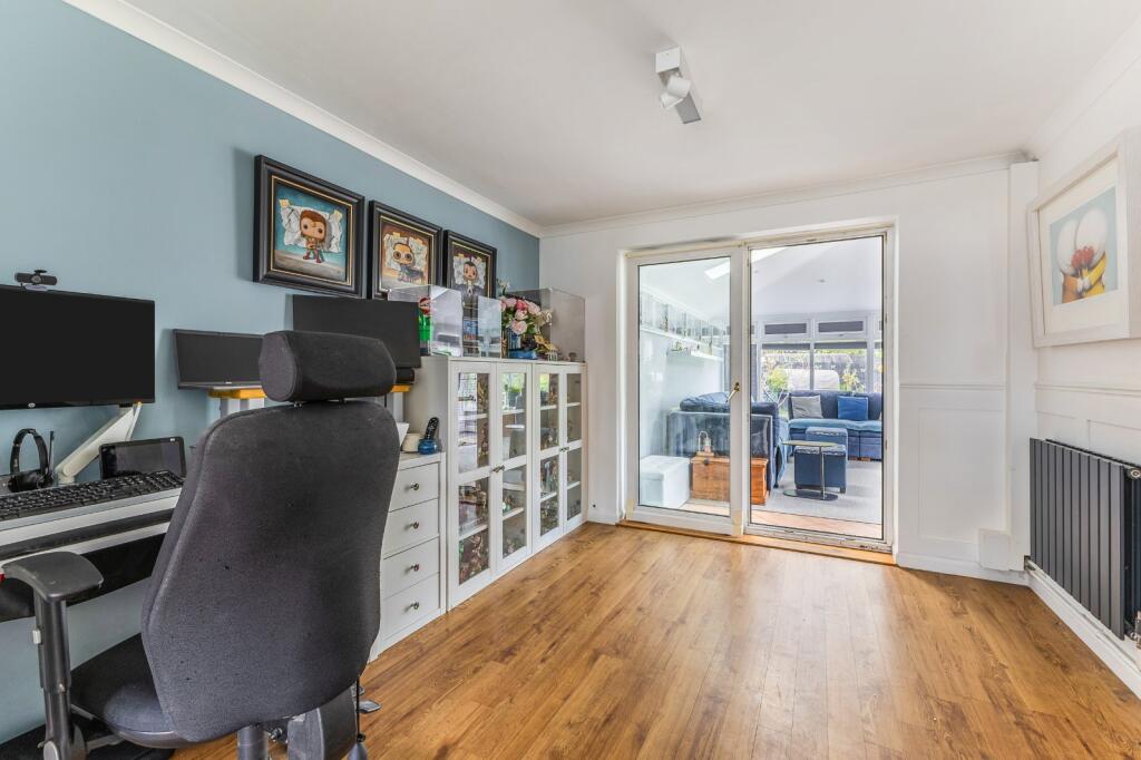 House in Dunstable, Central Bedfordshire - More