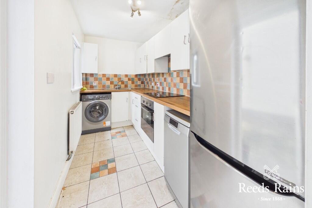 House in County Borough of Belfast, Dunmore, Skegoniell - More