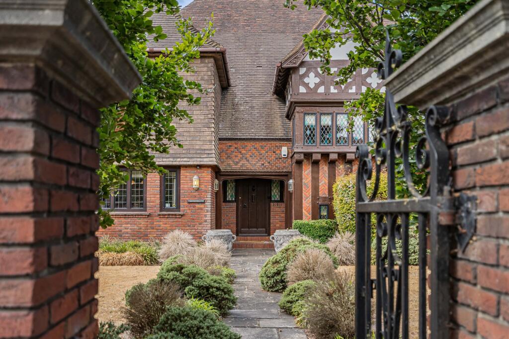 House in Luton - View 5