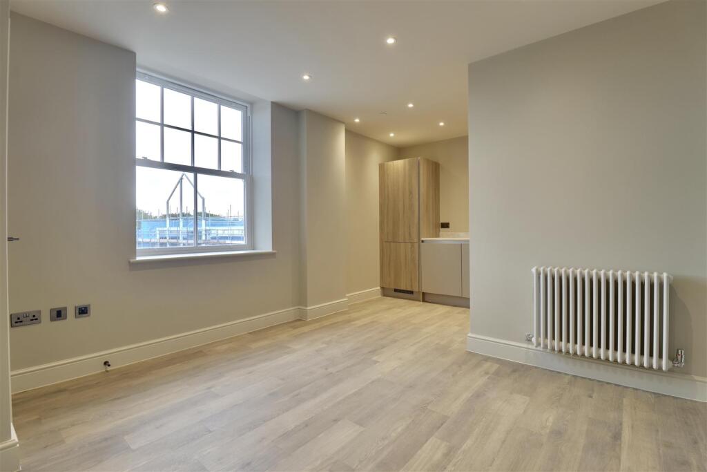 Apartment in Portsmouth - View 2