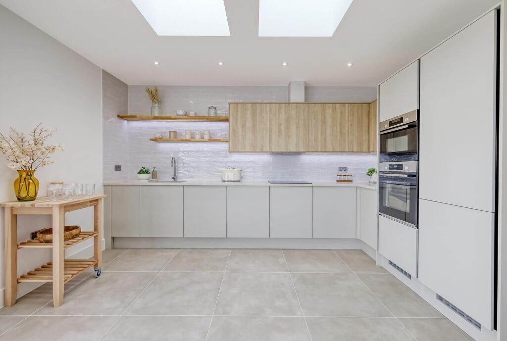 House in Rochford, Hullbridge - View 5