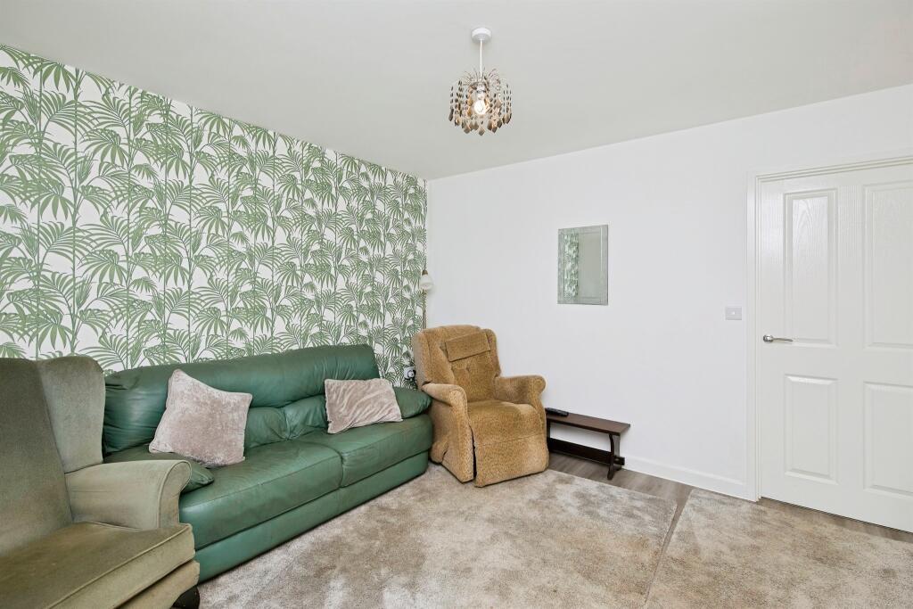 Wootton Close, Leabrooks, Alfreton photo 2