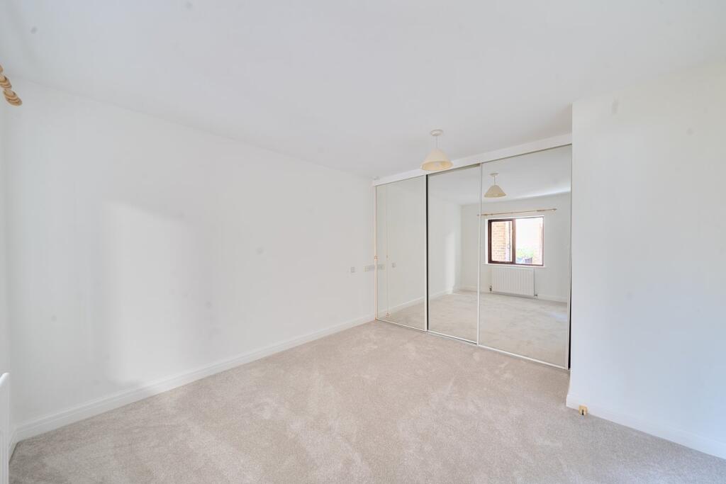 Emmbrook Court, Reading, RG6 - View 5