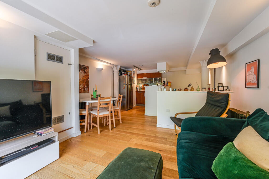 Apartment in London - View 5