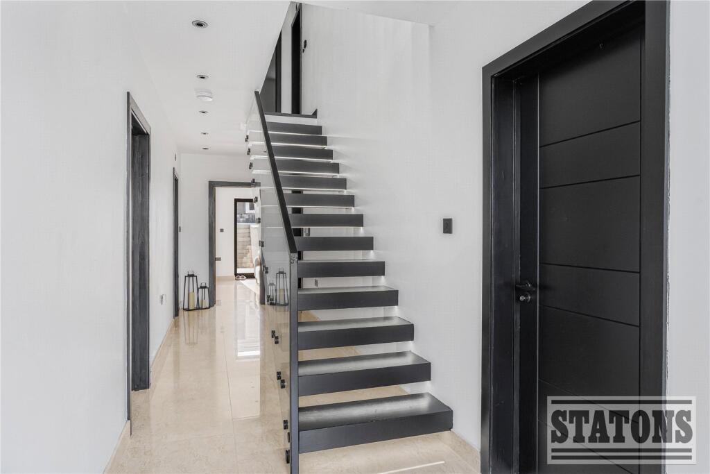 House in Potters Bar, Northaw and Cuffley - View 3