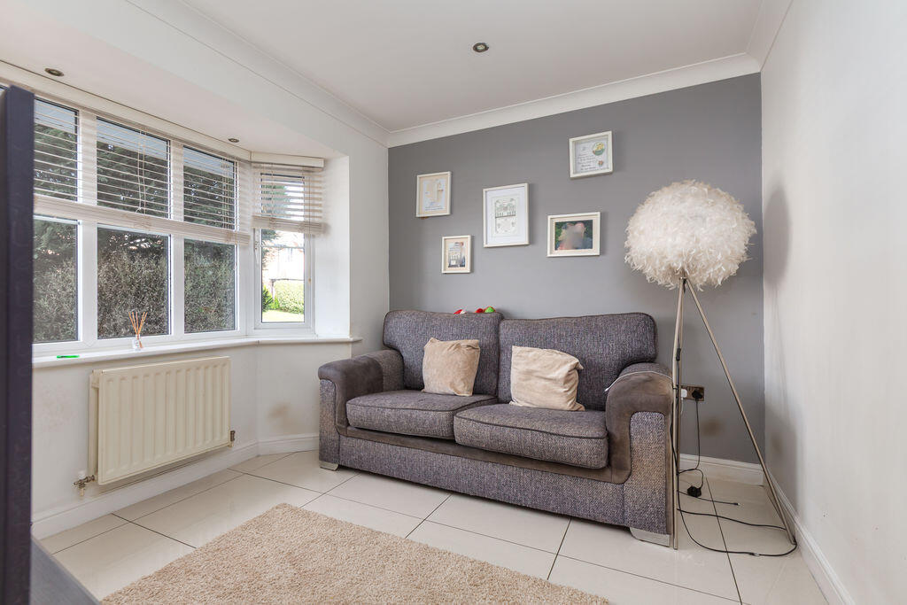 Willow Close, Bury photo 4