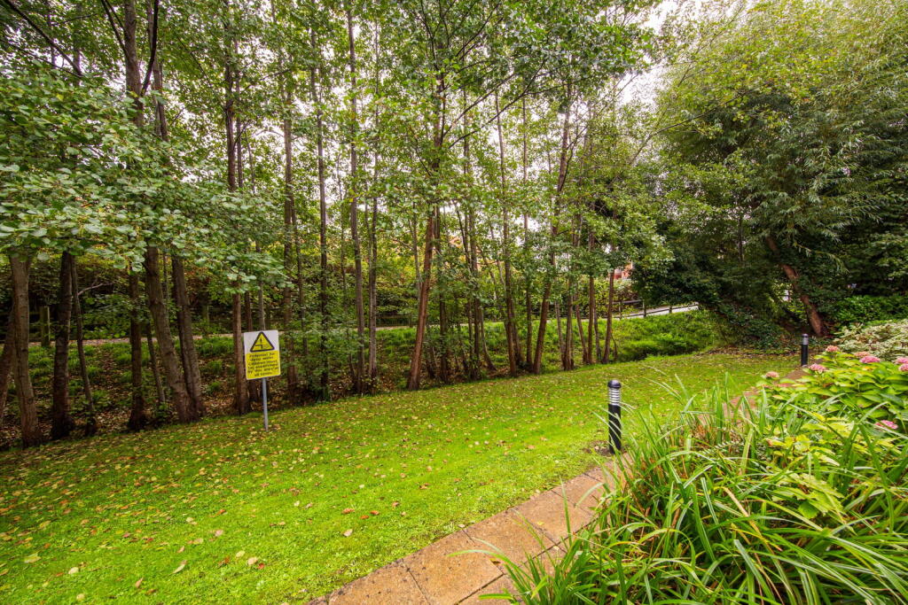 Dougall Close, Tunbridge Wells photo 4