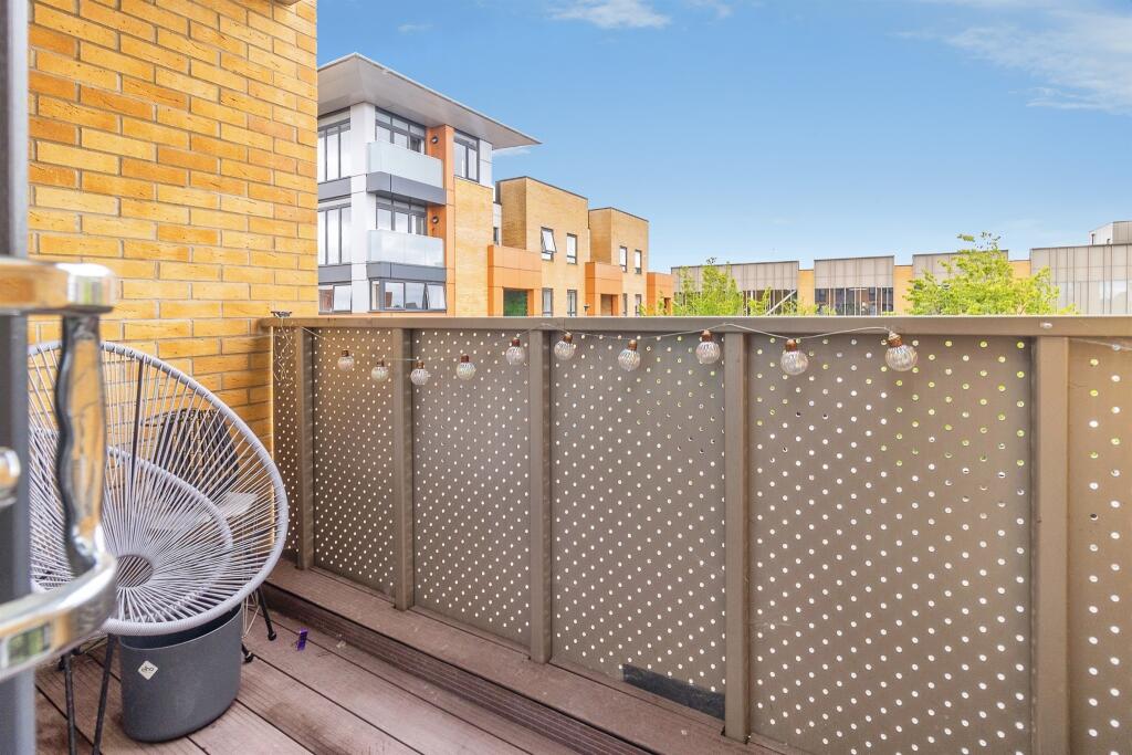 Apartment in Milton Keynes, Brooklands, Broughton and Milton Keynes - View 4