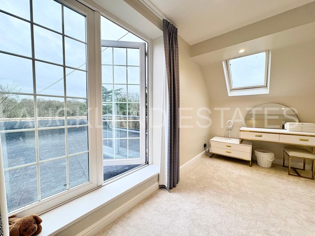 Additional image 25 of Foxes Lane, Brookmans Park, AL9