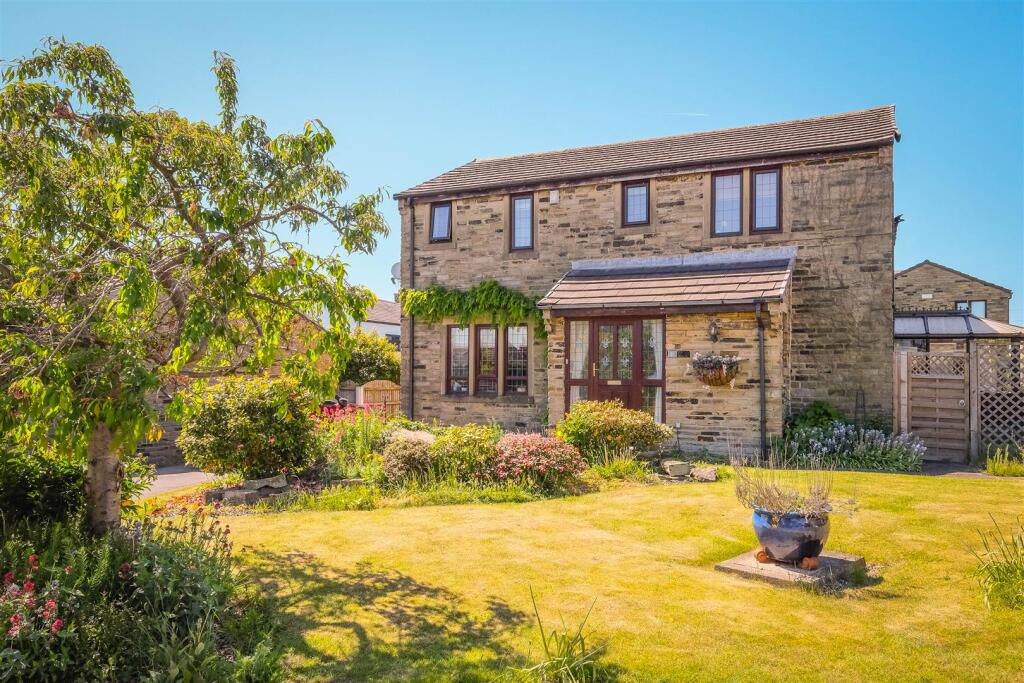4-bed detached on Highley Park, Clifton, Brighouse, £560,000