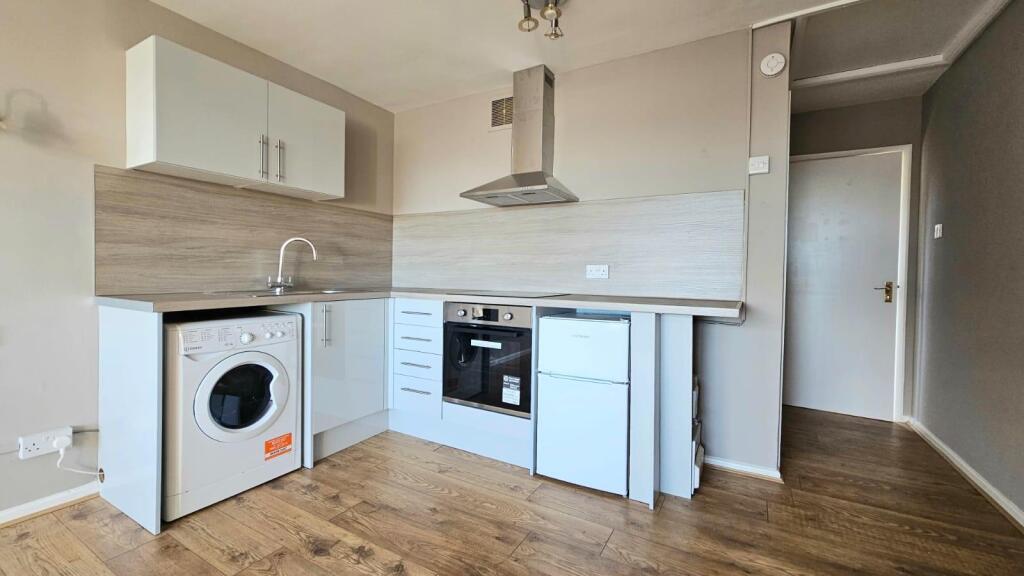 Apartment in Torquay, Torbay - More