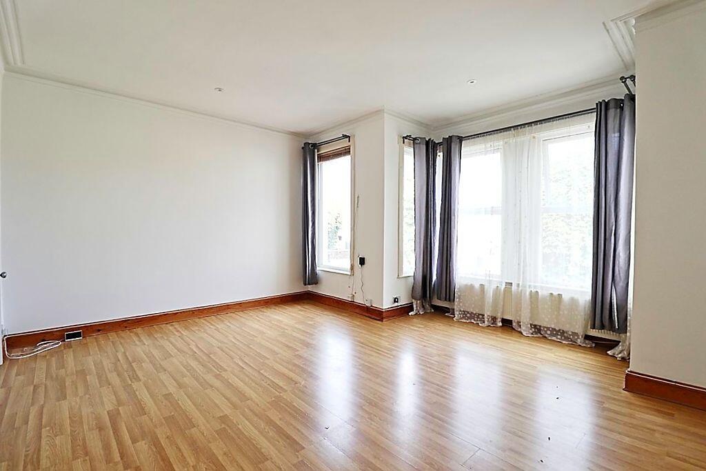 Apartment in Southend-on-Sea, Essex - View 4