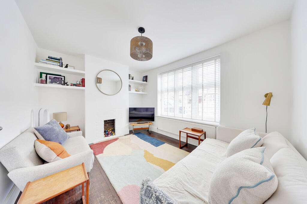 House in London, Broom Hill, Goddington - View 3