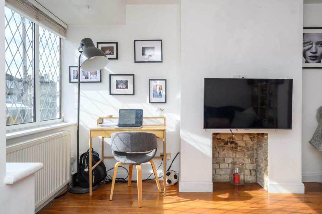 House in Kingston upon Thames - More