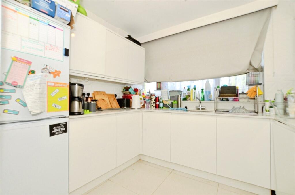 House in London, Northwood - View 3