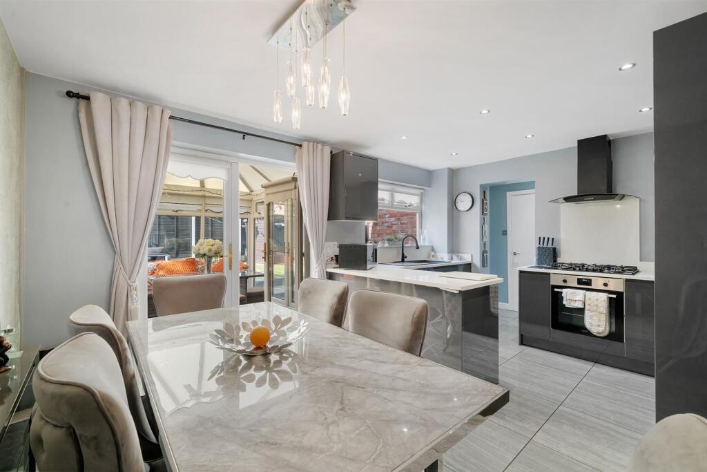 Brierley Close, Netherton, Bootle photo 4
