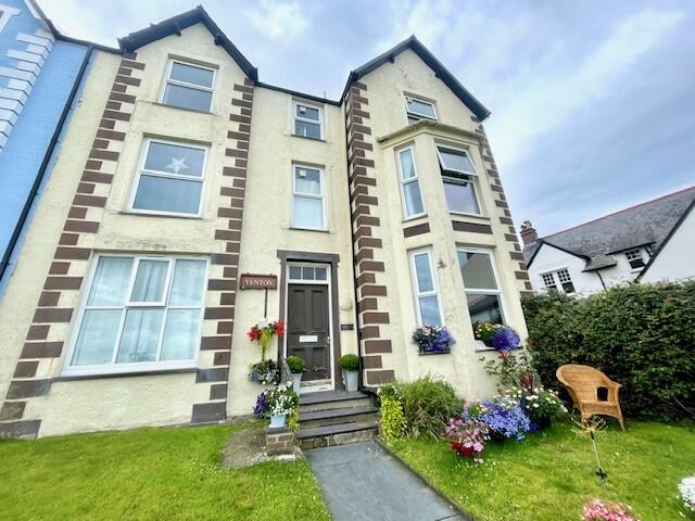 Main image of property: Yenton, Promenade, LL33 0BY
