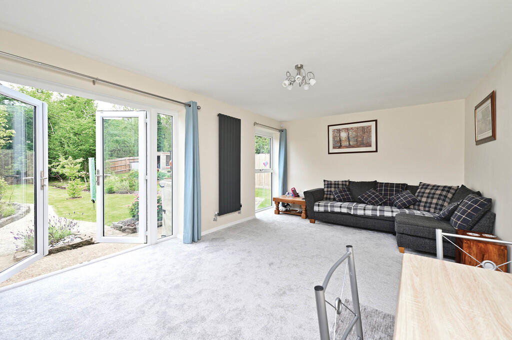Beechnut Drive, Blackwater, Camberley photo 3