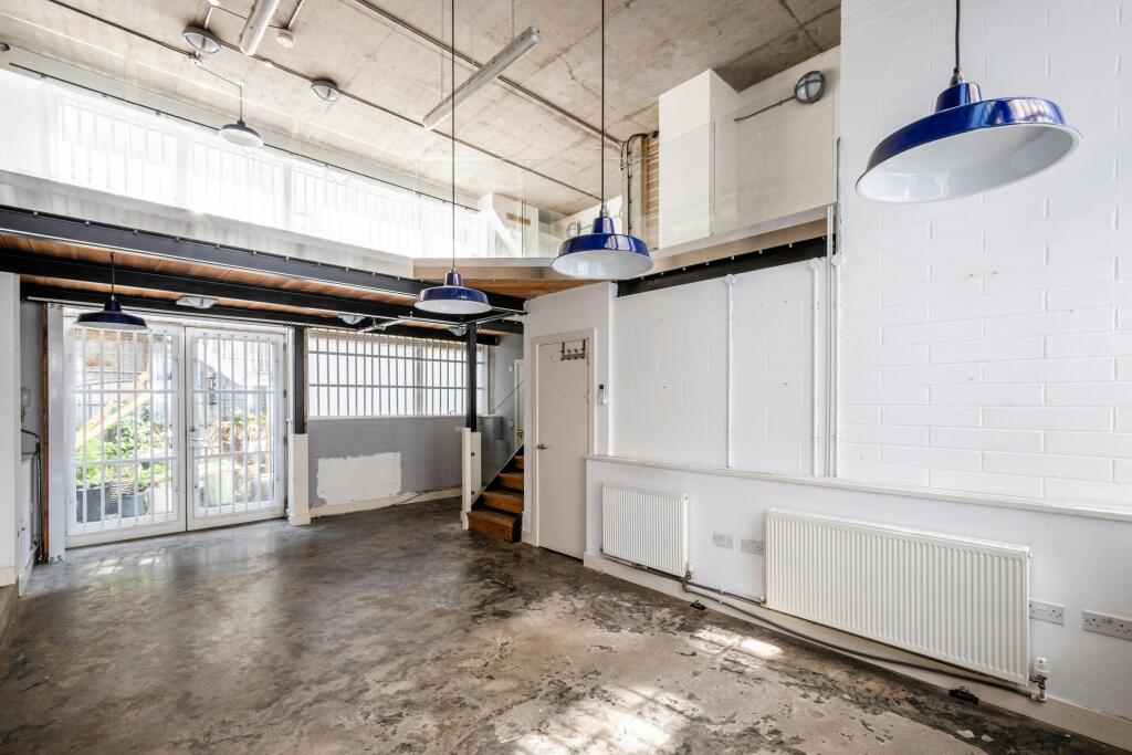 Mentmore Terrace 3B NEW - 5.jpg