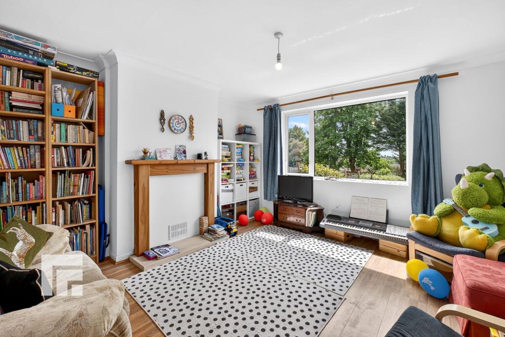 House in Gwaelod-y-garth, Pentyrch - View 2