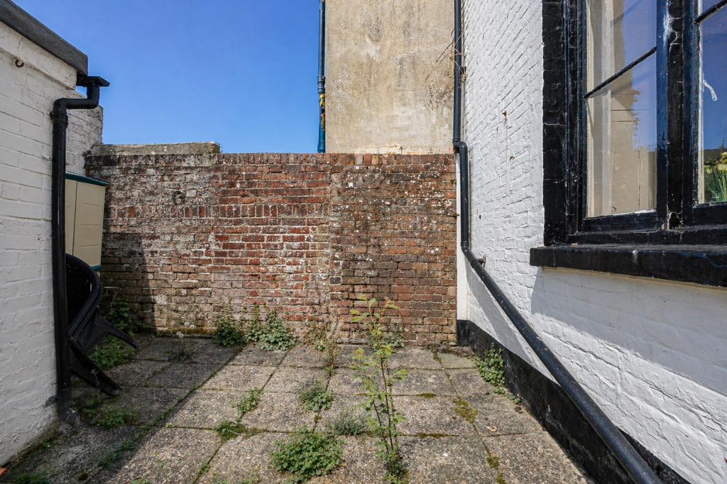 House in Tonbridge - More