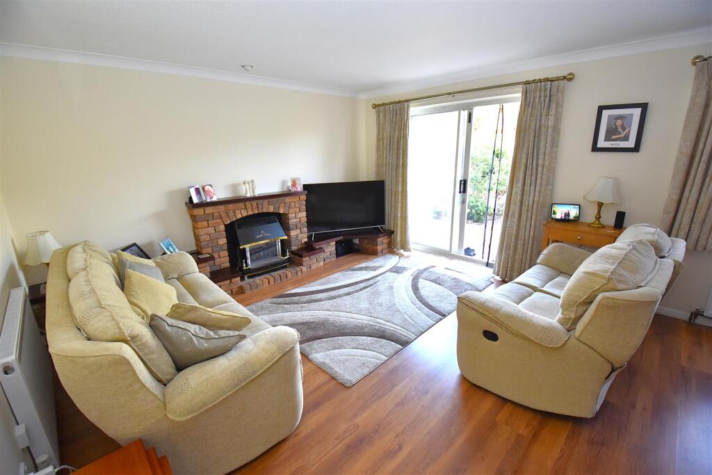 Derbydale, Ashingdon, Rochfrod photo 4
