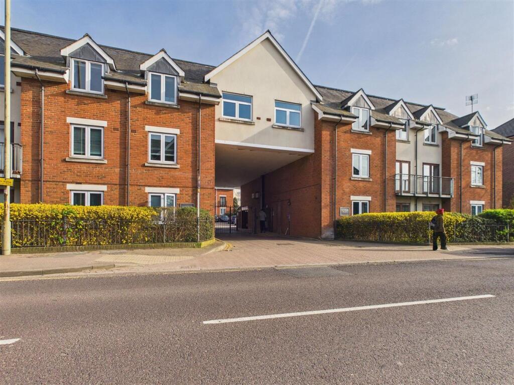 Main image of property: Walsworth Road, Hitchin, SG4