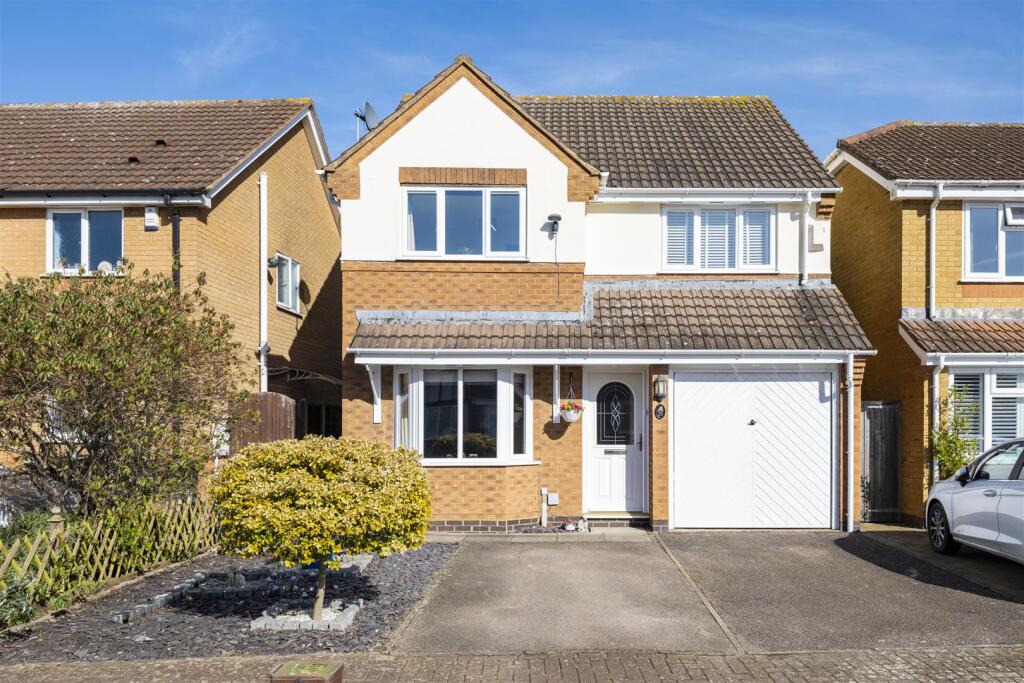 4-bed detached on Rowan Way, Cranfield, Bedford, £450,000