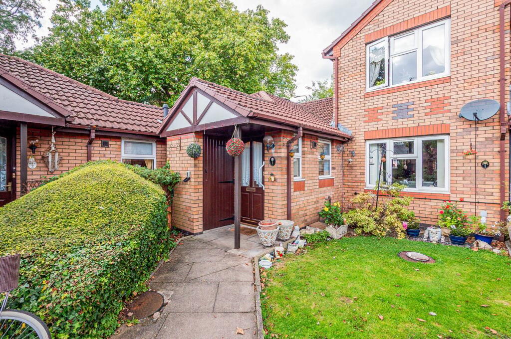 2-bed flat on Charleston Square, Urmston, Manchester, M41, £185,000