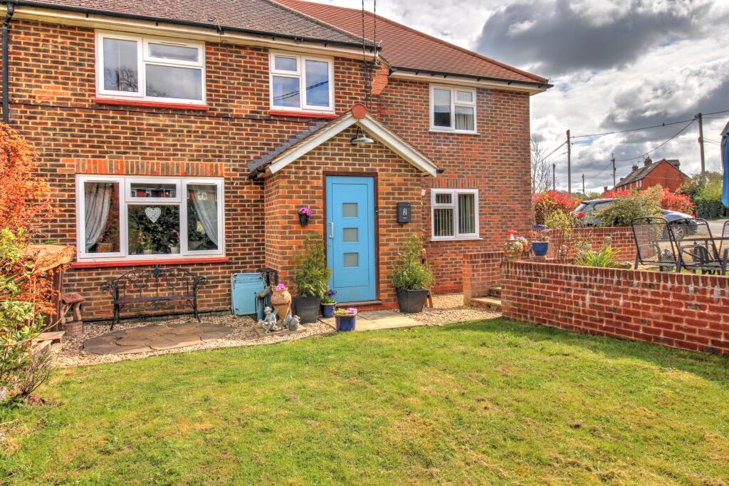 Turners Mead, Godalming, GU8 - View 3