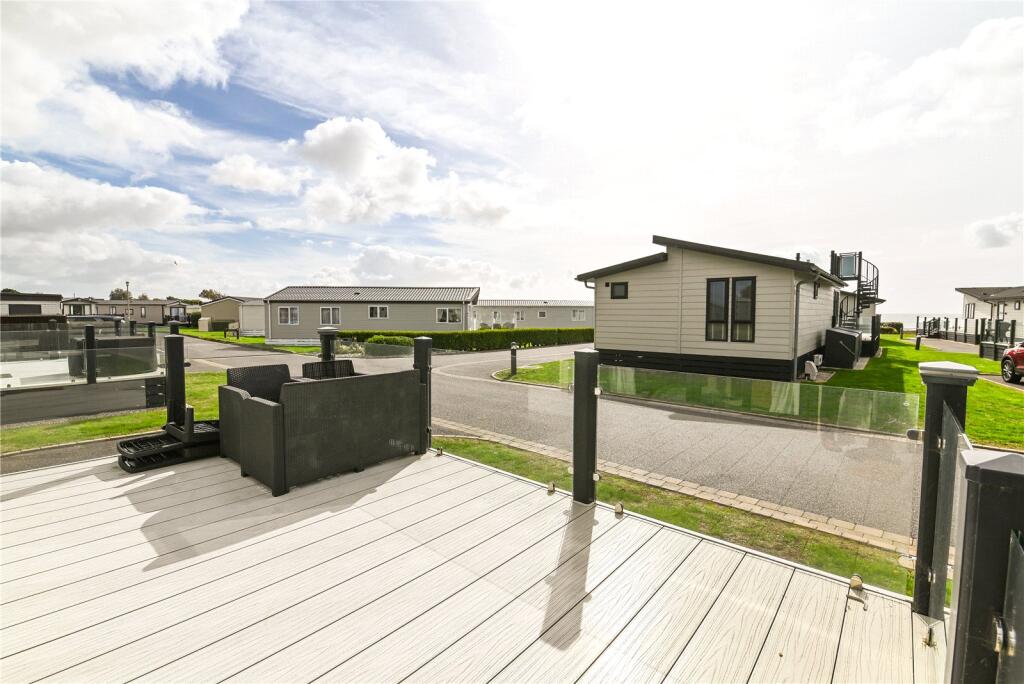 Solent View, Hoburne Naish Holiday Park, Barton On Sea, Hampshire, BH25 photo 2