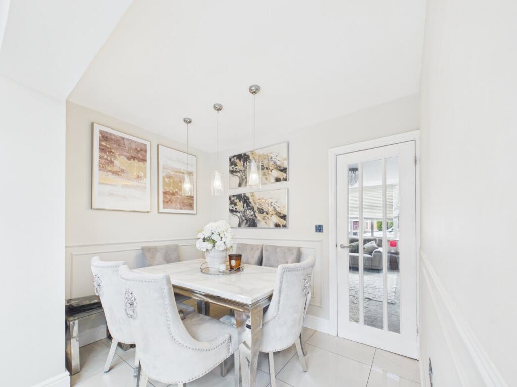 House in Twickenham - More