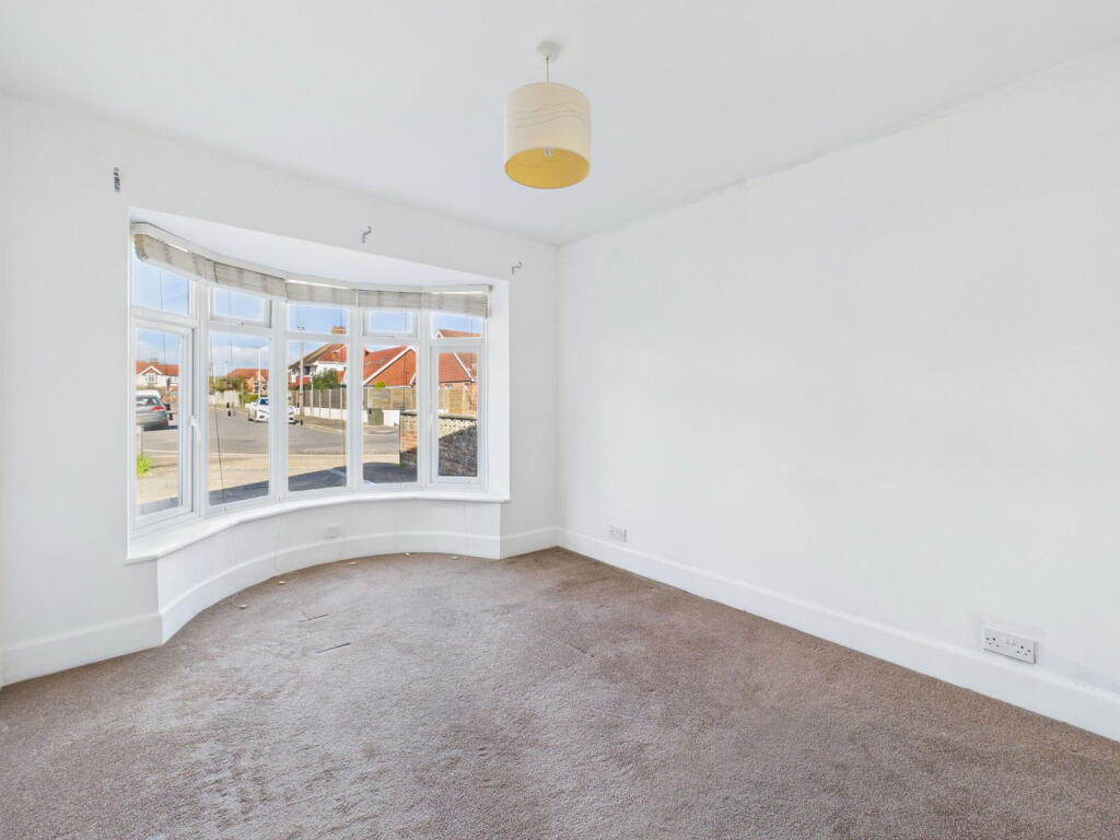 Livesay Crescent, Worthing, BN14 8AS photo 4