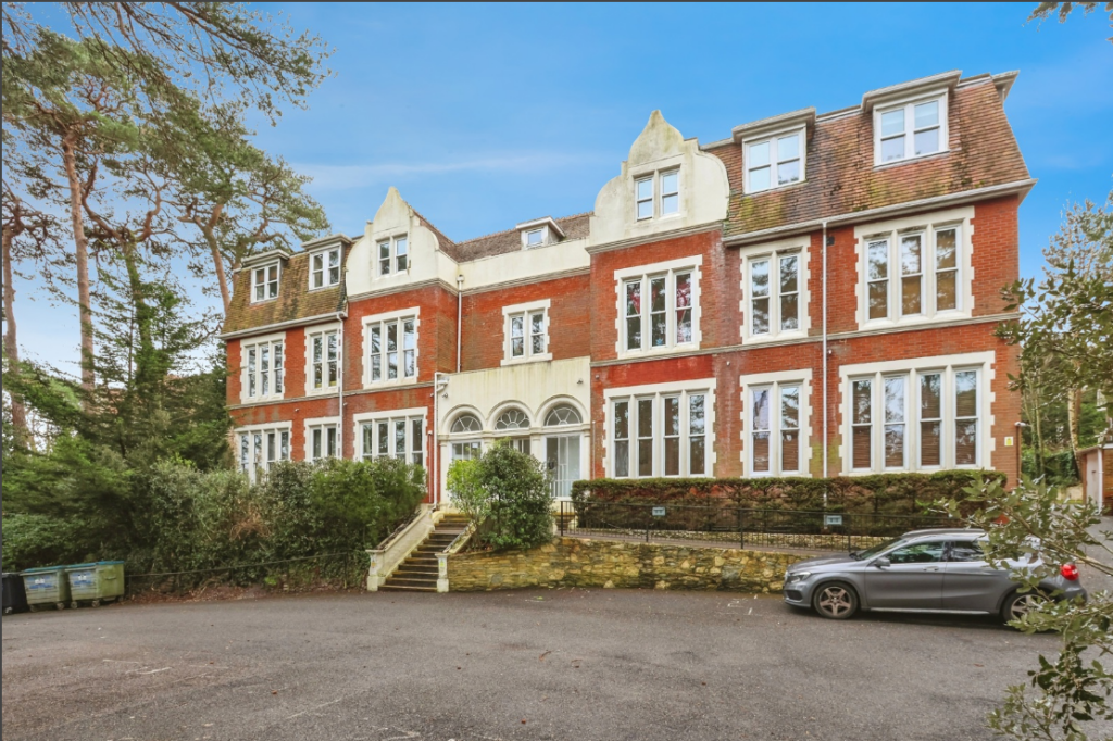 Main image of property: Chinegate Manor, Knyveton Road