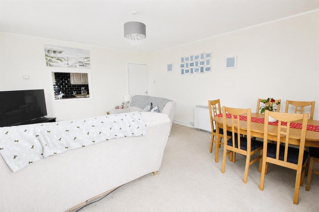 Apartment in Wallington - More