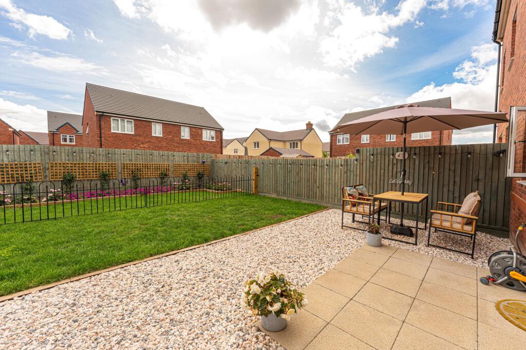 House in Newport - View 4