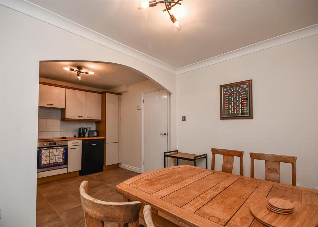 6 Danesbrook, Claverley, Wolverhampton photo 4