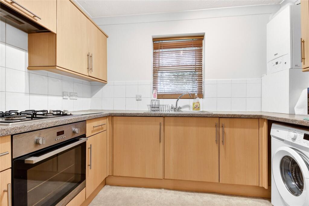 Warren Down, Bracknell, Berkshire, RG42 photo 2