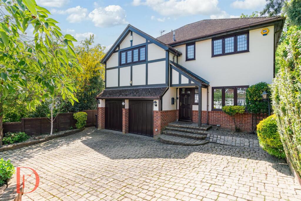 Ollards Grove, Loughton photo 2