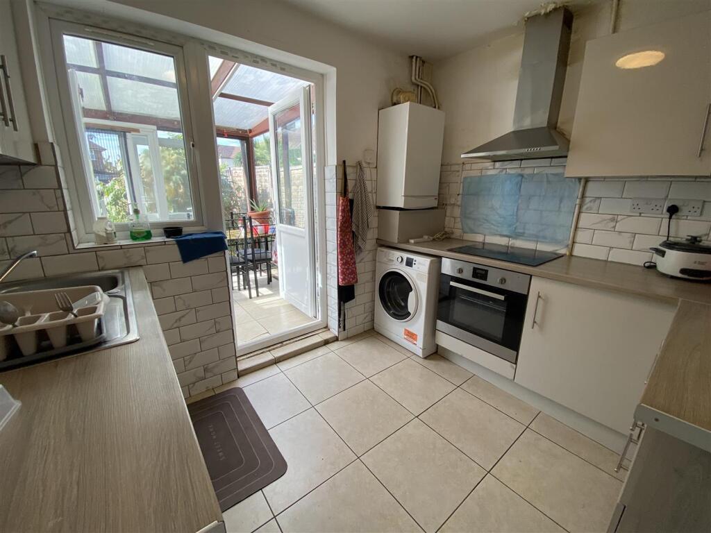 House in Dagenham, Scrattons Farm - View 5