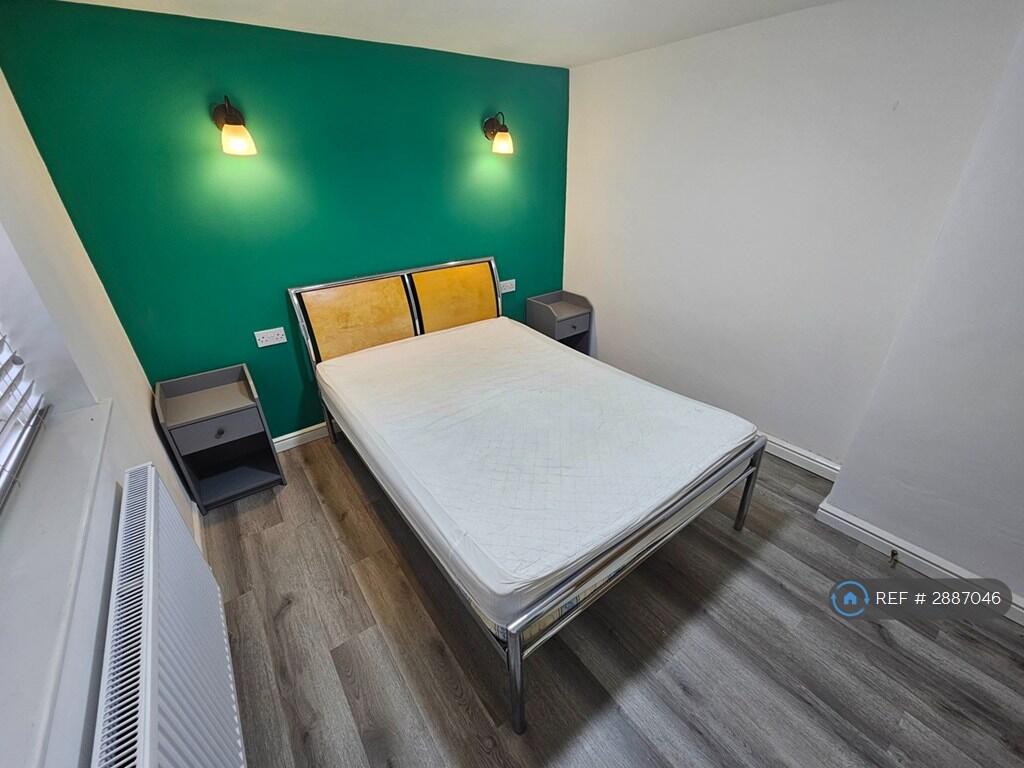 Apartment in Cardiff, Grangetown - More