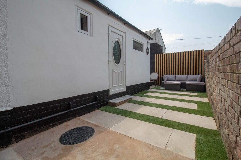 1 bedroom house share for rent